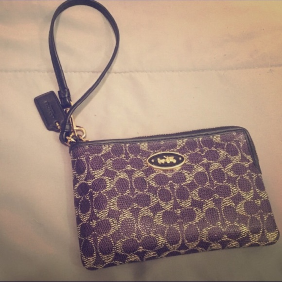 Coach Small Wristlet - Picture 9 of 9